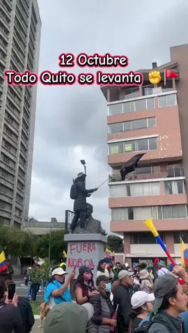 ⭕️ Todo quito se levanta , a pesar de la brutal represión vivida en 21 días de psronacional el pueblo no se rinde . Hoy 12 de octubre día de la resistencia seguimos de pie con el corazón encendido por la memoria y la rabia justa de quienes han caído luchando.  Efraín Fuérez no murió en vano. Su nombre retumba en las calles, en las comunidades, en las montañas que nos vieron levantarnos. Fue asesinado por un Estado que teme al pueblo organizado, un gobierno que responde con balas al hambre y la dignidad. Pero por cada compañero que intentan silenciar, se levantan miles más con su voz, con su fuerza, con su ejemplo. Mientras Noboa habla de paz, manda policías y militares a golpear, encarcelar y reprimir al pueblo. Pero no hay miedo que pueda con la verdad, ni fuerza que pueda con la esperanza de un país que ya despertó. Desde Otavalo hasta Quito, desde los barrios hasta las comunas, el grito es uno solo: ¡El pueblo resiste! #ParoNacional #ElParoNoPara #NoAlCartón #Resistencia #LaLuchaSigue 
