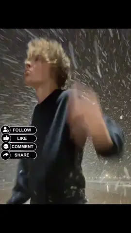 When snow starts falling, this guy just can’t stop dancing! ❄💃 Pure winter vibes and good energy all around – a virtual video for you to enjoy and feel the magic of the season! #SnowDance #WinterVibes #GoodMood #FunnyVideo #ViralVideo     