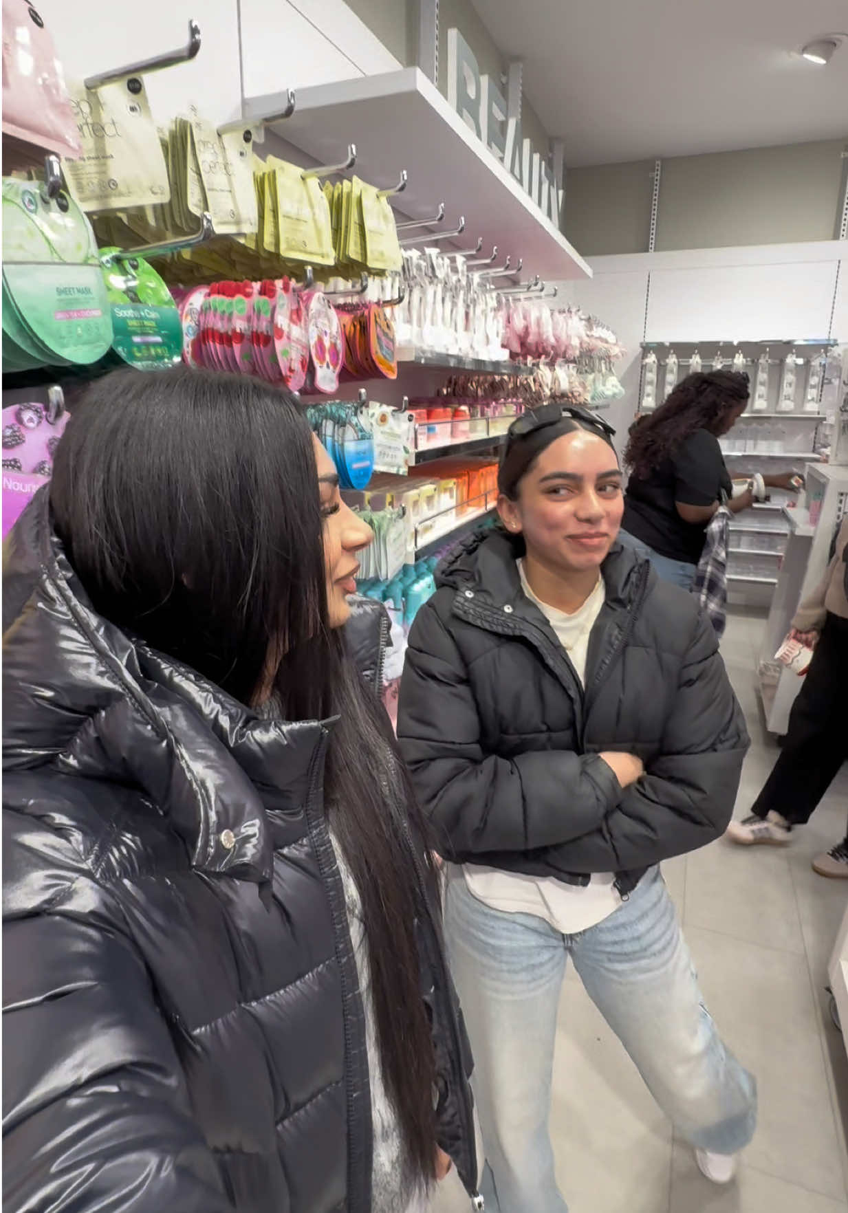 This is why I like shopping alone🤣… #hxba #sisters #pakistani 