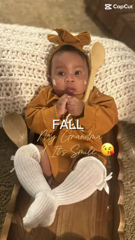 Oops, I got into something… but I’m still cute 😜🍂 Welcome Fall!