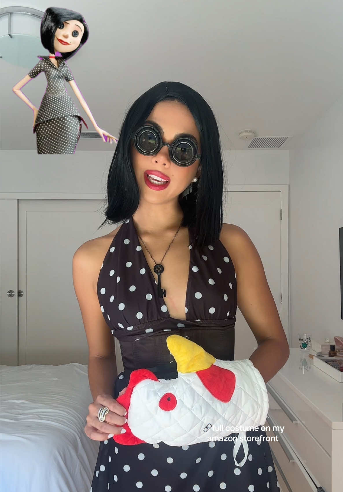 the other mother 🧵🪡 (everything linked on my amazon storefront in bio❤️) #coraline #theothermothercosplay #theothermothercostume #amazonhalloweencostume #uniquehalloweencostume 