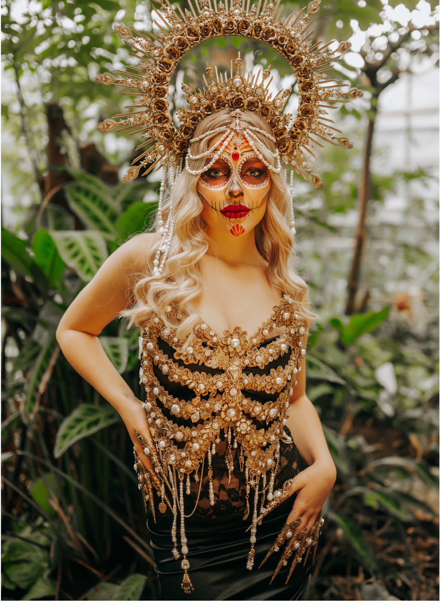 Two days of shaping, painting, and sealing — all to create golden ribs for La Catrina. ✨ I love this work with all my heart, and I’m so grateful for everyone who supports handmade art. 💫 If you’ve been dreaming of your own La Catrina crown or full set, you can still order — just choose DHL so it arrives in time. 💀🌸 #LaCatrina #DiaDeLosMuertos #GoddessStyle #CarbickovaCrowns #Costume @Etsy 