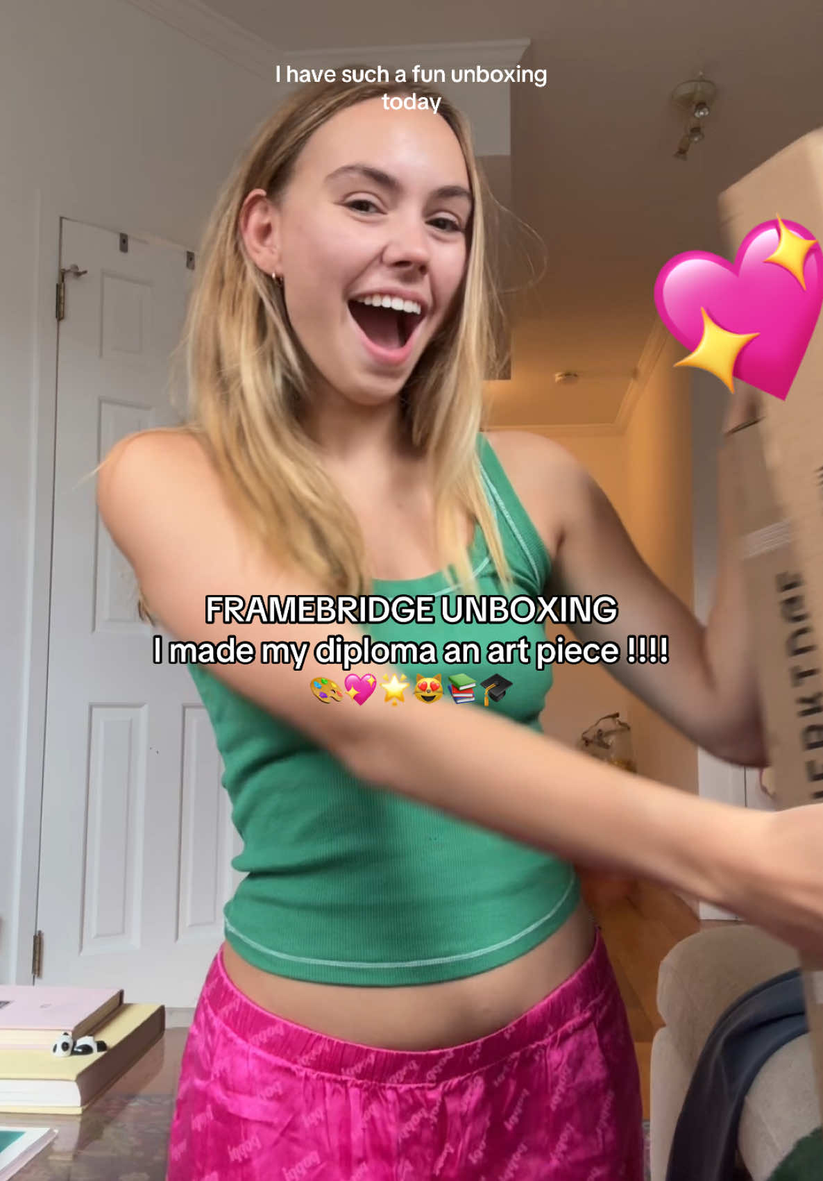 Oh I’m OBSESSED !!!!!!! Lmk if yall want the link or more details!!!! @Framebridge #framebridge #framebridgeunboxing #artunboxing #diploma #graduation 
