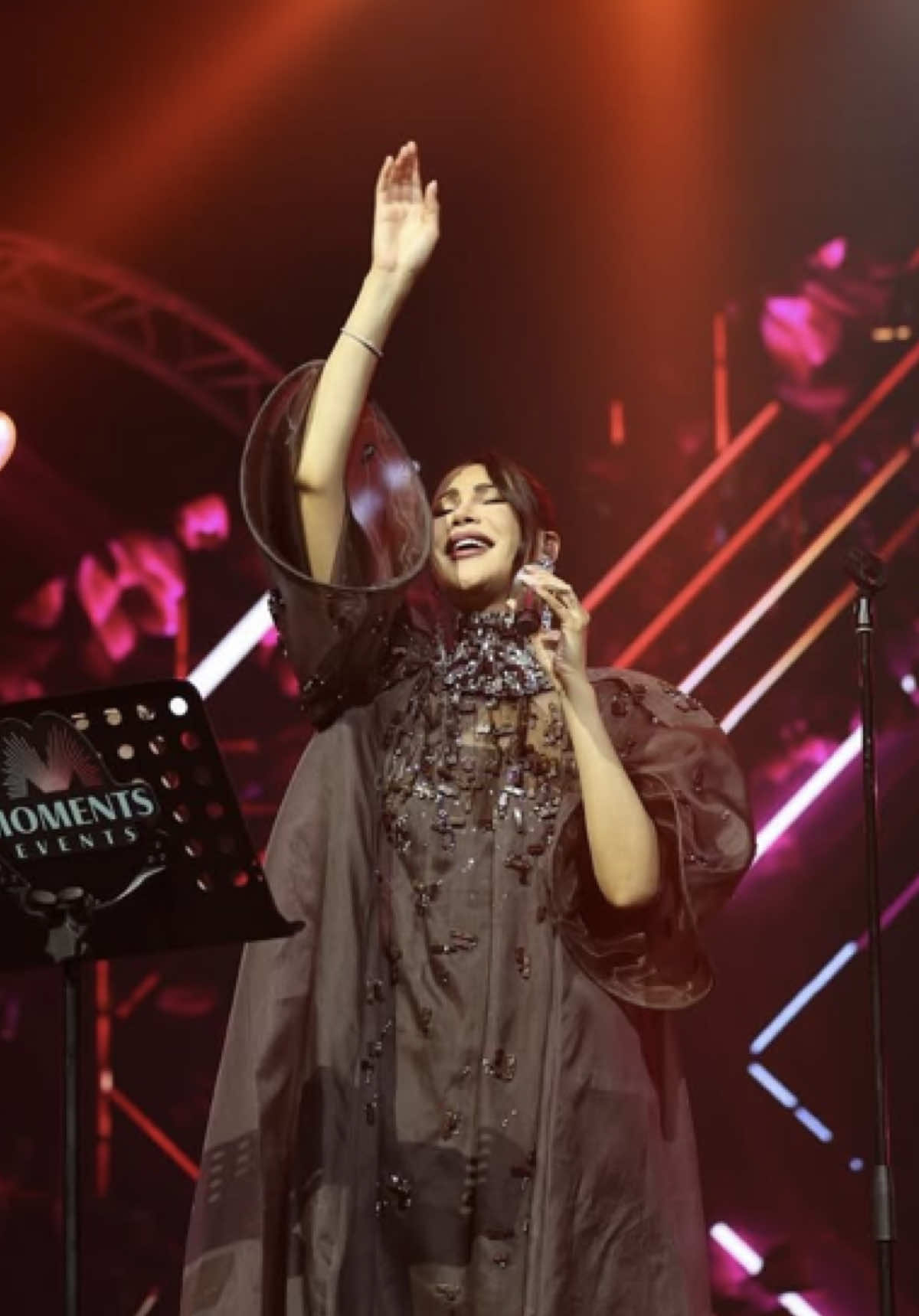 بتحن لي وتشتاق وتدمع  ❤️‍🩹  !                                            #اميمة_طالب @Oumaima Taleb 
