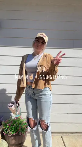 Happy Sunday yall 🤎🍂   #OOTD #falloutfits #fallfashion #momfit 