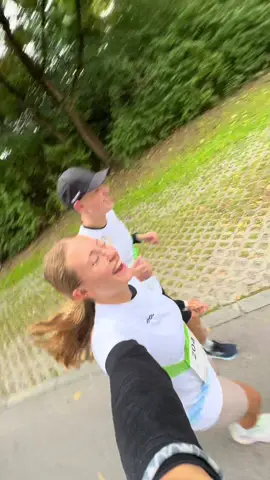 Stolz wie Bolle & schmerzende Beine💪 #halbmarathon #rumnin #runningclub #sport #münchen 