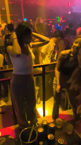 我想你了，电话不能打，微信不能发，一场相遇，一场回忆，好好照顾自，不知道以后的我会是什么样； 在我心里你依然都在，但是免不掉我想你，这种疼，真的好疼，不过我不在打扰你，只要你平平安安，健健康康就好； 我该如何写我呢！写我满心欲望，却两手空空；写我半生沧桑，却一事无成； 写我心事重重，却无一人倾诉；写我给不了父母体面，给不了孩子富足； 就连自己，也给不了自己想要的自由和生活； 写我生来本就孤独，又何必闯入人群自取其辱。