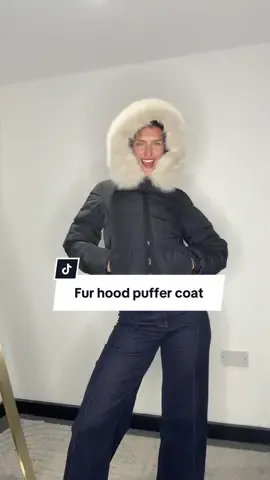 The perfect essential black puffer coat for fall! 🍂🖤 THE FUR HOOD😍😍 #coats #jacket #blackcoat #autumnoutfits #cosyseason 