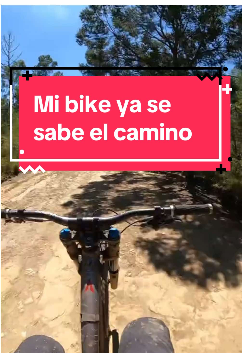 Cuídate tú, mi bike ya se sabe el camino !!! 😎#downhill #mtb #commencal #tlaxcala #mountainbike 