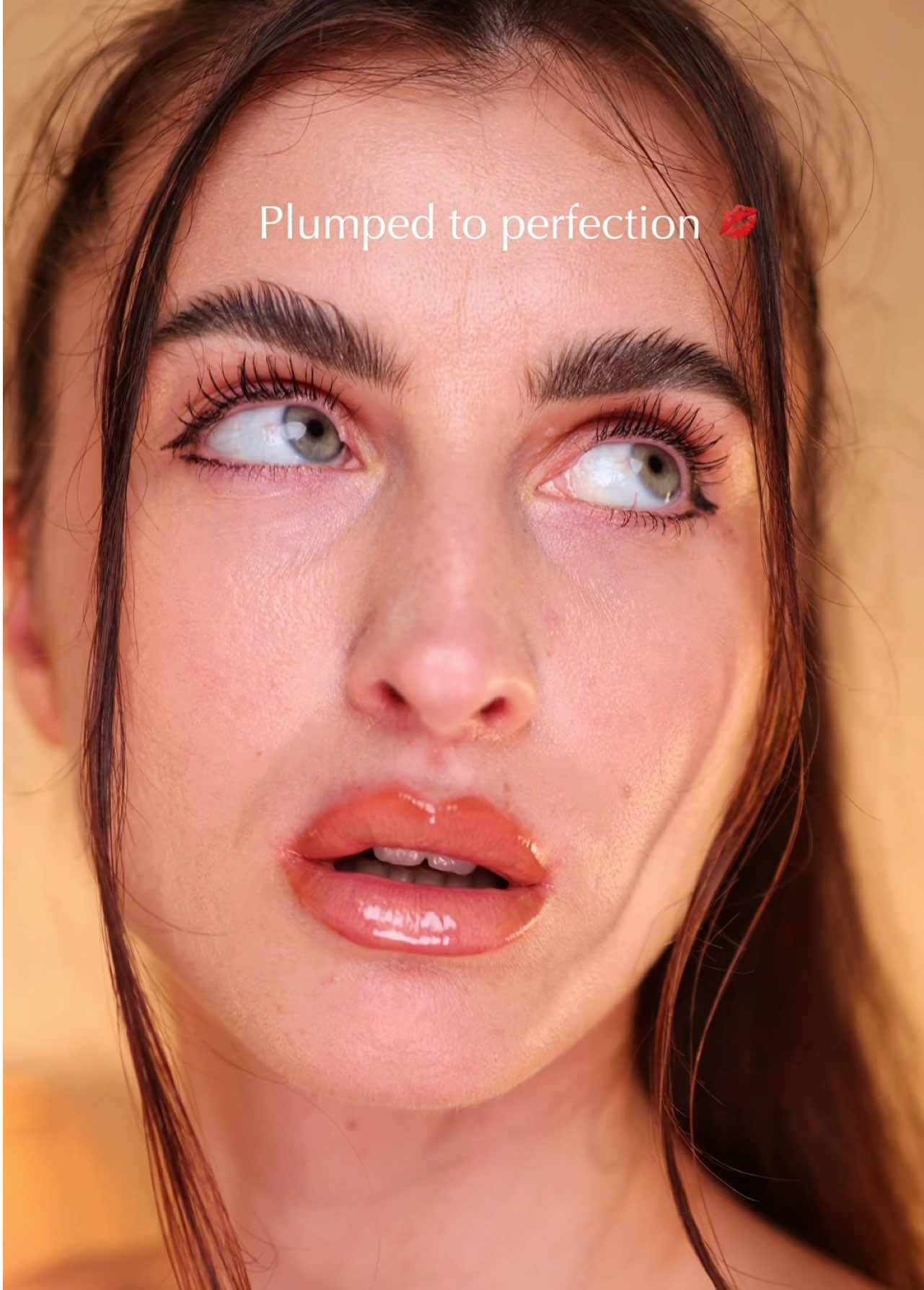 Lip filler effect in 2 minutes💋 This lip plumper uses micro-sized silica and hyaluronic acid to boost circulation, deeply hydrate, and smooth fine lines — giving your lips a fuller, glossy look without irritation or stickiness. It instantly makes lips look naturally enhanced and nourished throughout the day. @VT Cosmetics US @vtcosmetics.official  #vtcosmetics #lipplumper #pdrn #veganPDRN #glassskin 
