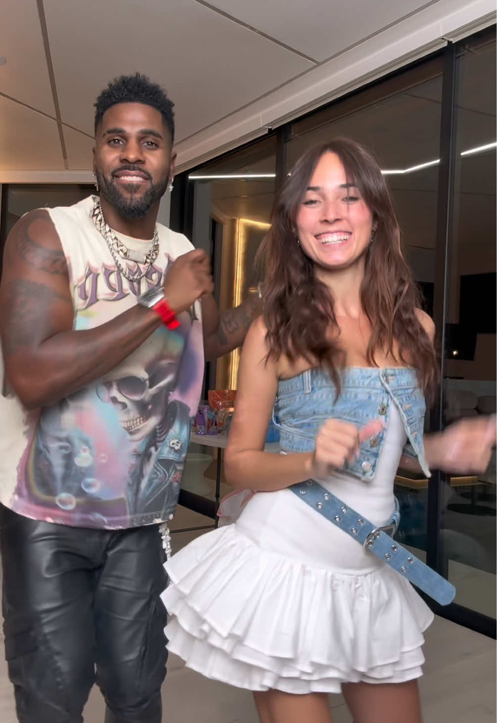 Did you listen to the new song of @Jason Derulo ? 🤗 #WhoHurtYou #LosAngeles 