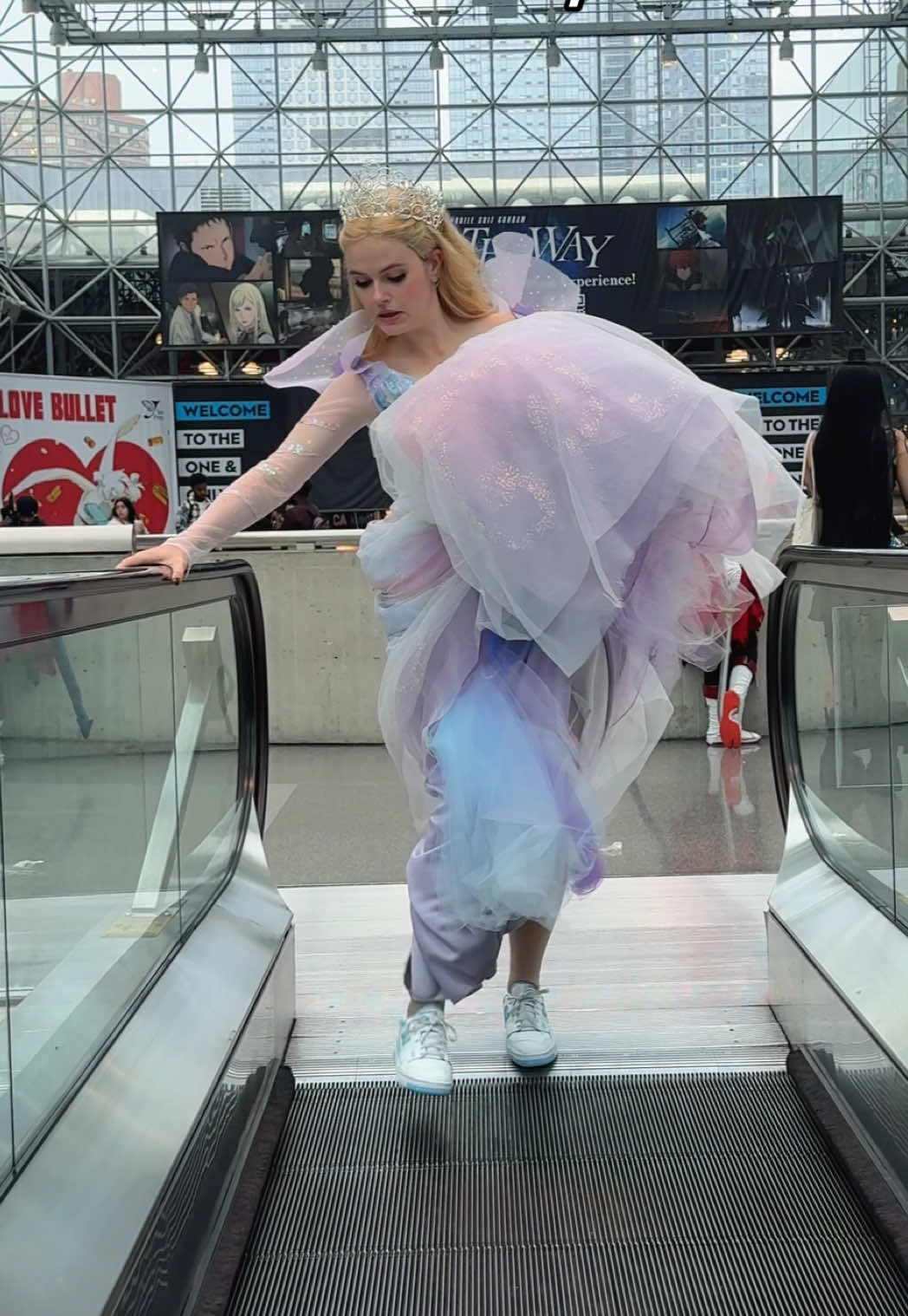 doing everything I can not to get sucked into the escalator… @New York Comic Con !! what an amazing day as Glinda from Wicked For Good! #wickedmovie #glinda #glindacosplay #cosplay #nycc 