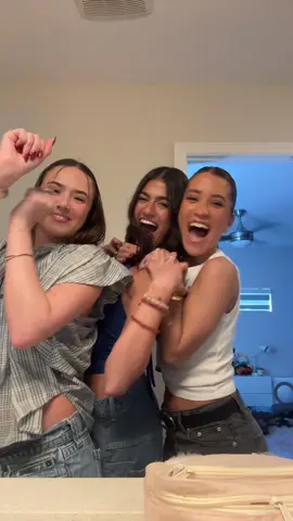 BILLIEEEEEEEEE we’re not ready @jess🧸 @Laurenlizz 