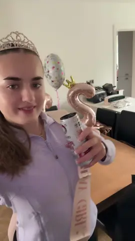 About time I posted the birthday tiktok even though it was 2 days ago 🤣 obviously with my @celsiusuki in hand😍 #CELSIUSUKI #CELSIUSlivefit #CELSIUS #ambassador #birthday 