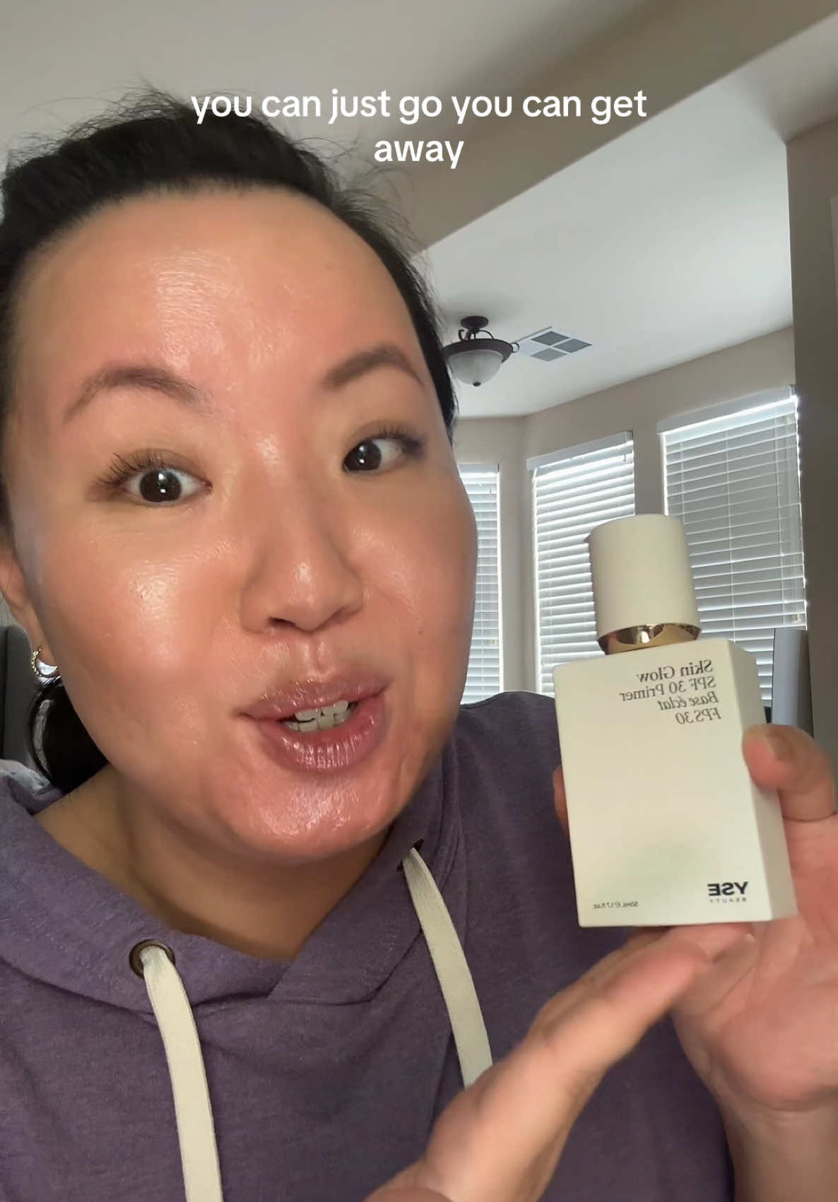 Best luminating glowy primer I’ve tried. Goes on so smoothly making me look radiant. Great under makeup as well as by itself. Has SPF 30 too so it’s a win win. #primer #glowyprimer #radiantfoundation #litfromwithin #nomakeupmakeup @YSEBeauty 