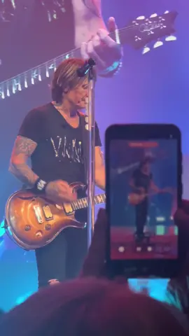 You get what you give! I love how many songs that weren’t his that he played :) #newradicals #choctaw #durantoklahoma #keithurban 