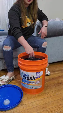 Si te gusta ahorrar, mira esta cubeta de detergente líquido que está a un precio genial! #laundrydetergent #laundry #detergent #laundrydetergent #detergente 