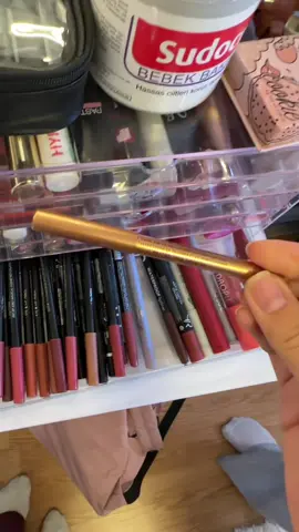 14 yasindaki yigenimin odasi 😳 #RoomTour #makeuptutorial #skincareroutine #pudraönerisi #creatorsearchinsights  *tavsiye 