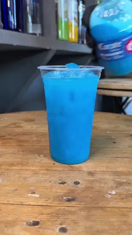 🚀 CHEVETTE ESPACIAL chegou pra te levar pro planeta do gelo azul! Corote + Tang Azul = o drink que brilha mais que farol de carro rebaixado na lua 🌌 Quem vai encarar essa viagem? #copao #liloandstitch #copaodewhisky #corotesabores 