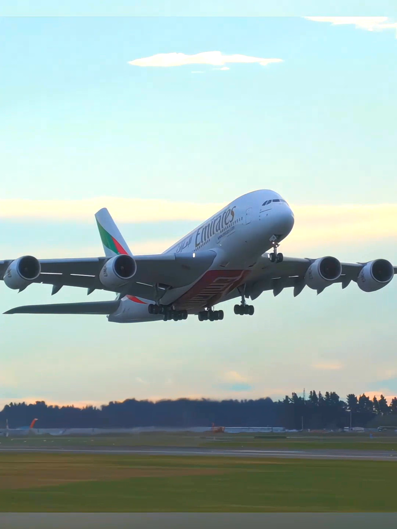 Stunning Takeoff by the World’s Largest Passenger Jet! 🌍 #Emirates #A380 #Airbus #AviationLovers #PlaneSpotting #Takeoff #BAirport #aviation 
