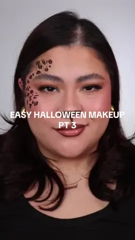 Easy Leopard print Halloween makeup🐆❤️ #halloween2025 #halloweenmakeup #makeuphacks #leopardmakeup #animalprintmakeup 