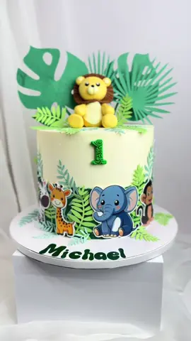 Wild One Cake 🦁🐘🦒🦓🐒 #cakedecorating #homemadecake #wildone #buttercreamcake #papeleriacreativa 