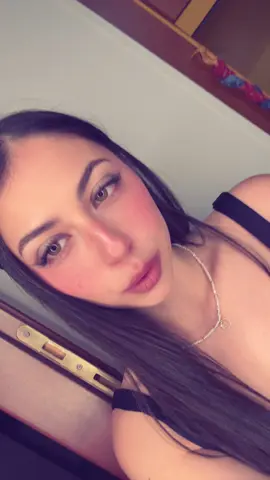 una bella vita 🥂🎧  #musica#trend#makeup#fyp 