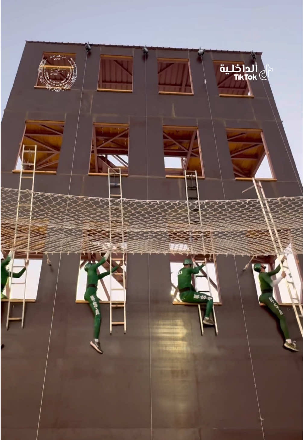 منتخب الدفاع المدني السعودي يواصل تدريباته في معسكر الرياض استعدادًا لبطولة العالم لرياضة الإطفاء والإنقاذ. #وزارة_الداخلية