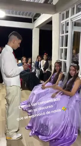 Cosas que solo pasan en las fiestas de 15 de #Gemelas 