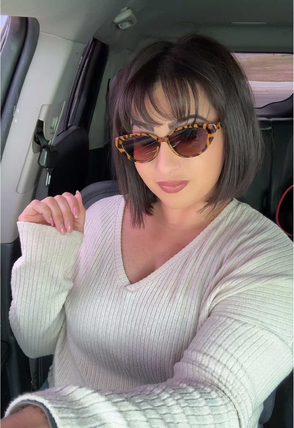 A moment for the bob 😎 I forgot how much I love my hair like this 😍🔥 #bob #bobhaircut #bobhair #sunnies #GlowUp