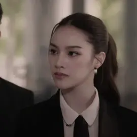 a Queen de terno é tão…#dangerousqueentheseries #glthai #fyp 