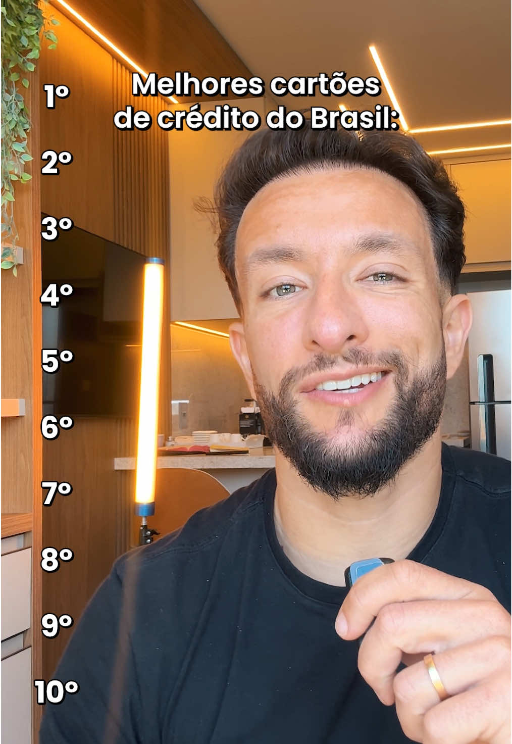 🏆 Esse é o TOP 10 dos melhores cartões de crédito do Brasil em 2025. Cartões que vão muito além do limite. Dão salas VIP ilimitadas, até 7 pontos por dólar gasto e benefícios que a maioria das pessoas nem imagina que existem. Mas não adianta só ter o cartão certo… Você precisa saber como usá-lo pra gerar milhas, acumular mais rápido e transformar tudo isso em viagens de graça. 👉 Se você quer aprender a fazer isso e quer que eu te ajude a transformar seus gastos em viagens, clica no link da bio!