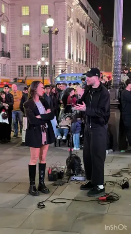 Una locura. Que vergüenza 🥹❤️🇬🇧 #london #singing #ladygaga #shallow #street 