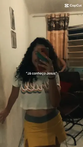 Tarde te amei, ó beleza tão antiga e tão nova! Tarde demais eu te amei! Eis que habitavas dentro de mim e eu te procurava fora! Eu, disforme, lançava-me sobre as belas formas das tuas criaturas. Estavas comigo, mas eu não estava contigo. Retinham-me longe de ti as tuas criaturas, que não existiriam se em ti não existissem. Tu me chamaste, e teu grito rompeu a minha surdez. Fulguraste e brilhaste e tua luz afugentou minha cegueira. Espargiste tua fragrância e, respirando-a, suspirei por ti. Eu te saboreei, e agora tenho fome e sede de ti. Tu me tocaste, e agora ardo no desejo de tua paz.
