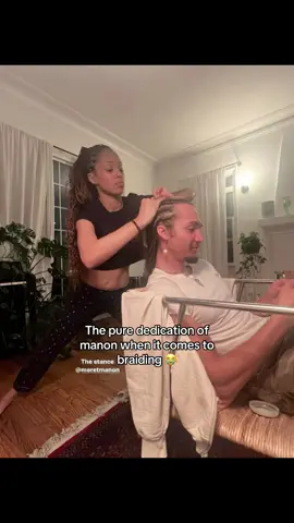 Petition for manon to braid our hair 🥹 #LanguageLearning #fyp #goviral #foryou #blowthisup #xbycza #foryoupage #putmeontheforyoupage #katseye #meretmanon #braids #cornrows #locs #braiding #talent @KATSEYE 
