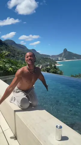 Incredibly blessed to give you this selling sunset style tour of my new home 🏠🥹 @airbnb @Netflix #housetour #tour #rio #sellingsunsetnetflix #foryoupage 