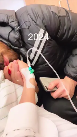 كتير ترددت انشر هالفيديو ..🙏🏻  يمكن لاني دايماً بحاول فرجيكم الجانب الإيجابي وم بحب شارك اللحظات الصعبة بس بعد ما اعلنت حملي وصلوني رسائل من بنات كتار عم يحكولي عن معاناتن مع الحمل وقتها حسيت لازم شارك معهم معاناتي انا كمان لانو عنجد ما في اصعب من انتظار حلم الأمومة بعرف هالإحساس وبعرف الوجع بس انت مو لحالك يمكن الطريق طويل ويمكن الدموع كتيرة بس لا تيأسي رب العالمين كريم ورح يعطيكي بوقت يمكن م بتتوقعي وقتها رح تفهمي ليش تاخر الفرج وليش كان لازم تصبري. م تلومي حالك ولا تحمليها فوق طاقتها وخلي املك بالله كبير ربنا مافي اكرم منو رح يجي يوم وتحكي انتي قصتك 🙏🏻🤍 #حمل #fyp #explore #🤰🏻 #deutschland 