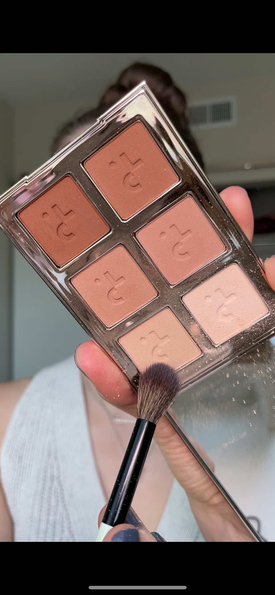 And it would’ve been faster if I wasn’t talking or trying to stay in frame 😂 @Patrick Ta Beauty essential artistry edit eyeshadow palette “light” ($44) real time blending with no cuts so you can see how smooth and effortless these neutral matte shadows blend @patrick ta #patrickta #patricktabeauty #eyeshadow #makeup #blending 