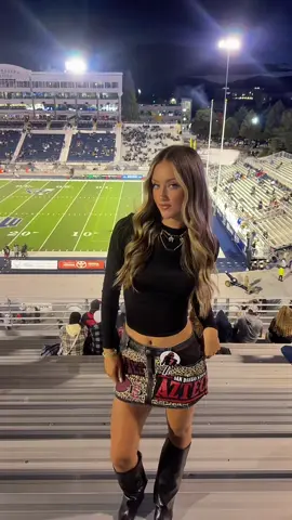 cause you know ur gf wanna be me☺️☺️🤣 #sdsu #sdsufootball #wag #cute #girl 