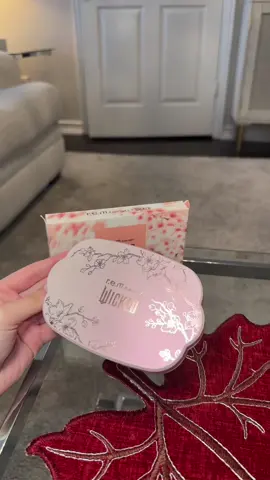 Gorgeous blush palette love the shades in coral #fyp #rembeauty #rembeautyxwicked #blushpalette 