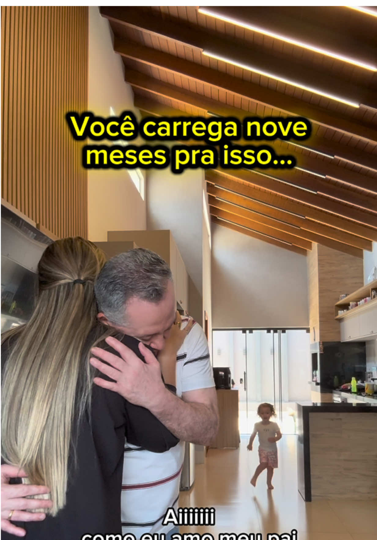 Pra quem não sabe, é pra isso que carregamos 9 meses, tá?? 😂😂 . . . . . #criancaraiz #avós #maternidade 