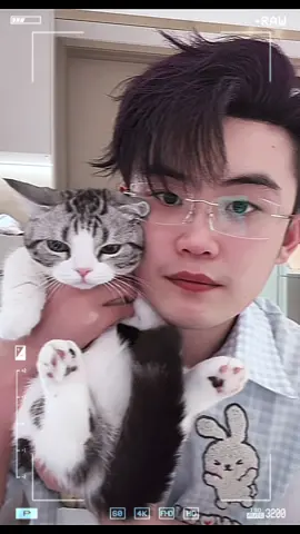 昨天在家播真的真的超可愛的 看到了啾啾跟艮艮 艮艮小小隻好可愛的 昨天還各種連線粉絲聊天 #夏同學 #大陸抖音 #直播錄屏分享 #夏晨雲 #受傷在家直播 