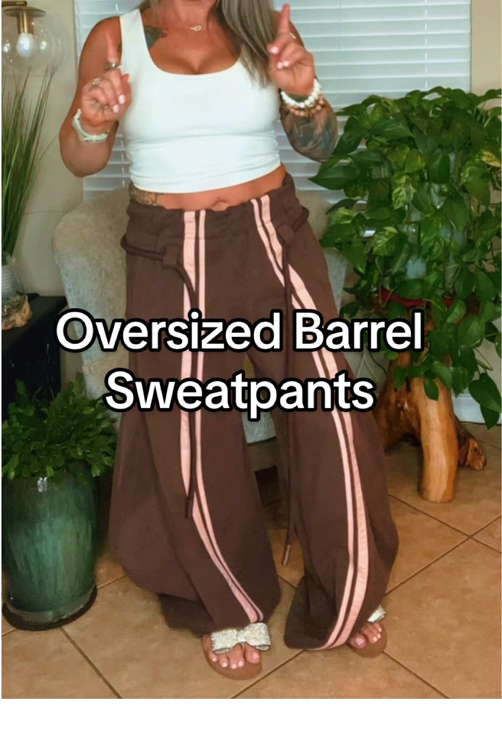 @aelfriceden_official making all of our cute Oversized Pants Dreams come true 😍 Also, I feel like an Ice Cream Sandwich in this outfit and I’m not mad about it 😅🍦🍫🍓 #aelfriceden #baggypants #sweatpants #tiktokshopcreatorpicks #tiktokshopfallsale 