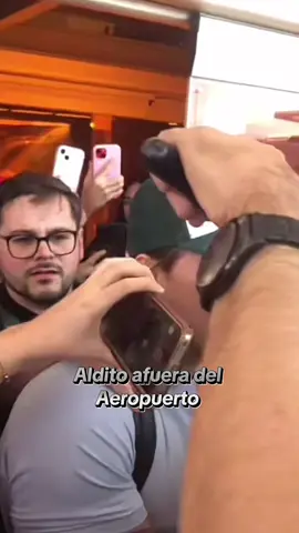 Aldito afuera del Aeropuerto de Monterrey #Aldo #Denigris #aeropuerto 