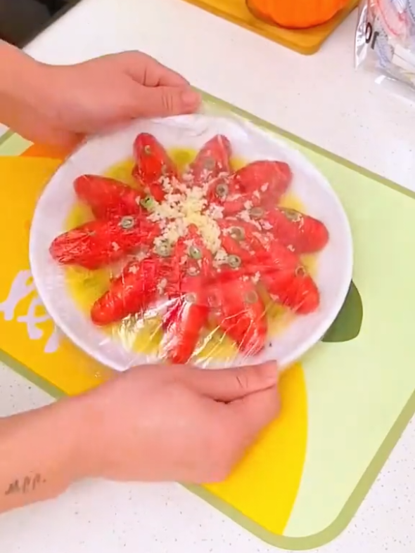 kit com 100/200/300 tampas de plástico descartável para alimentos que varia de R$ 10,49 a R$ 25,99 #achadoshopee #utilidadesdomesticas #shopee #tampa #dicadecasa 