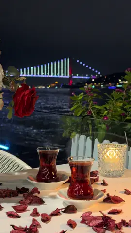 “İnsan anlaşılmadığı her yerde yalnızdır...☕️
