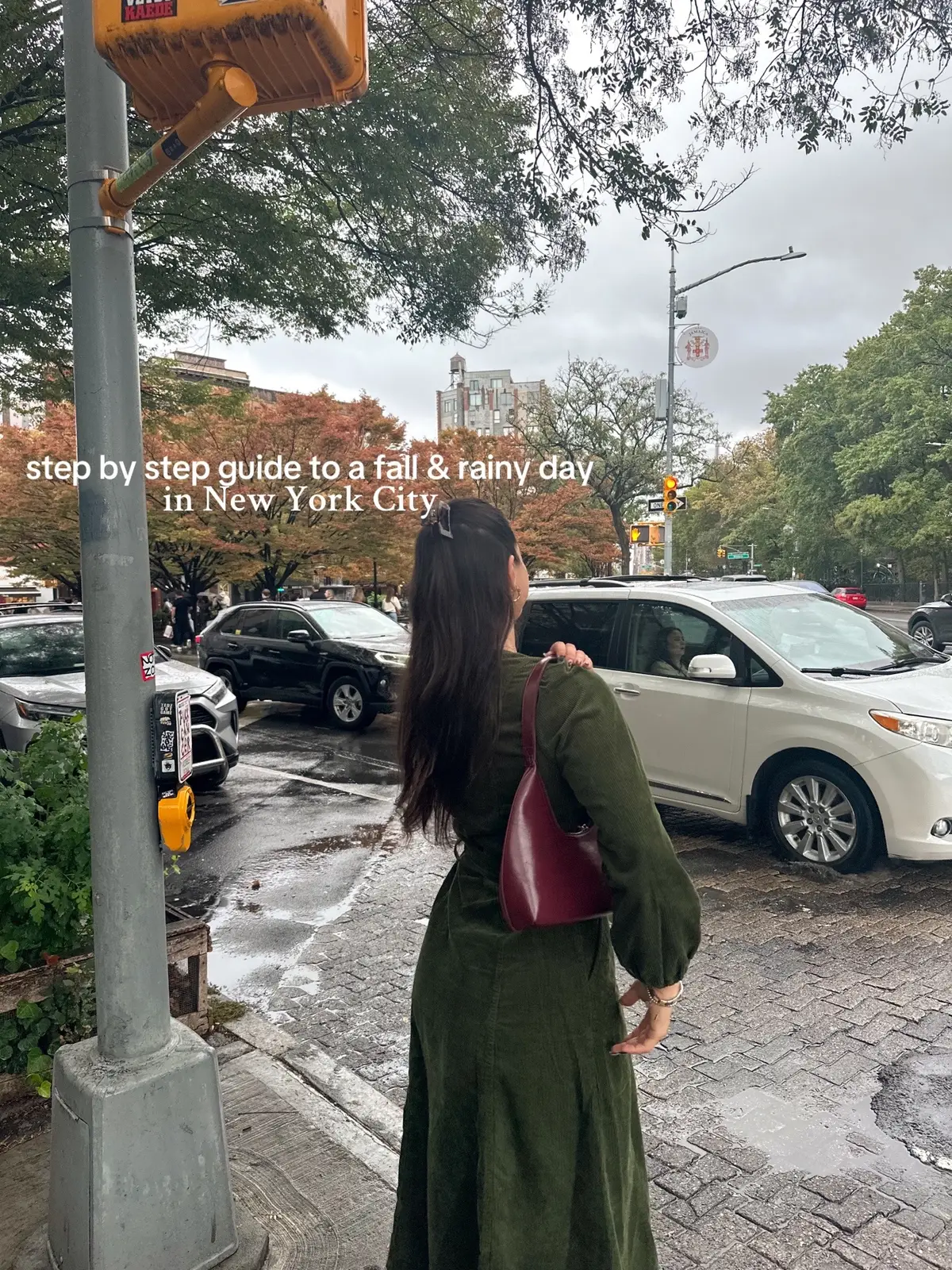 we don’t let the rain ruin our day☔️🏙️🚕 @FelliniCoffee @citizens.of @Princess Polly @rhode skin @Coach @LOFT  #newyorkcity #fallfashion #fallday #nyc #nyclife 