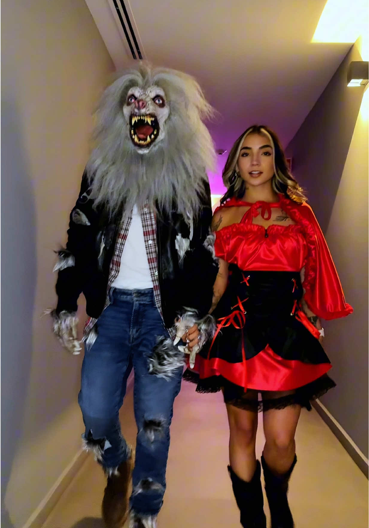 Disfraces que puedas hacer en casa.  El lobo 🐺 y caperucita roja. @@lesliegallardo_  @El Castillo Del Terror ##halloween##octubre##halloween2025 ##pareja 