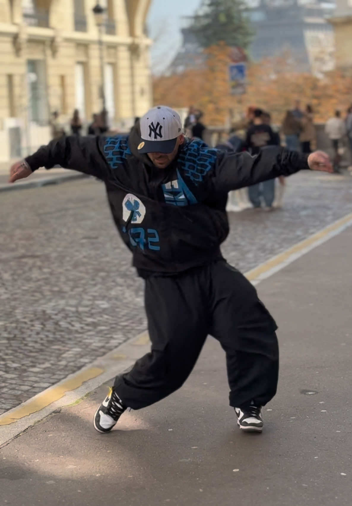 Duvido vocês acertarem em qual cidade/país eu gravei esse vídeo! Já manda nos comentários quem souber 😌 #funk #passinho #dance #taok 