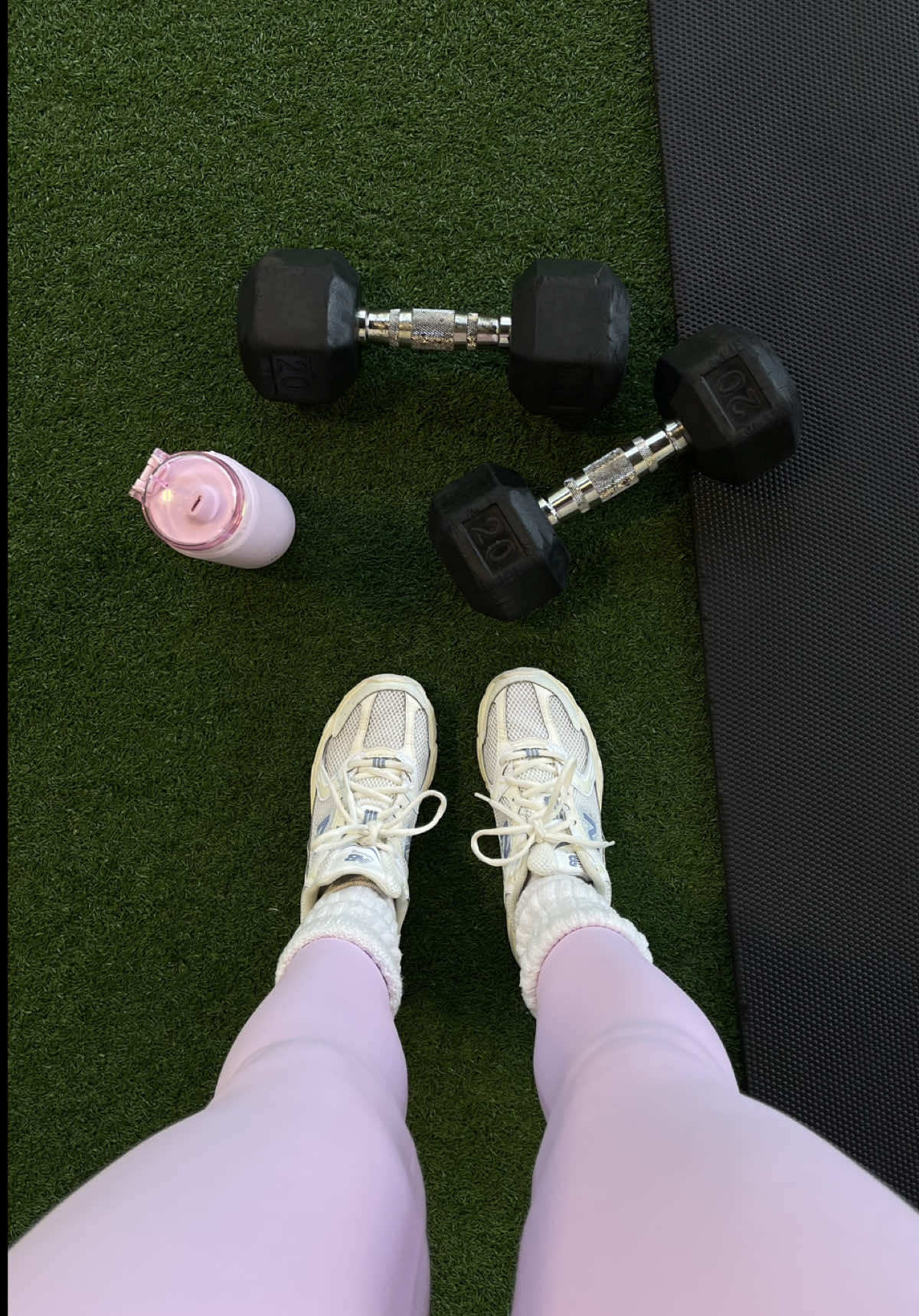 4 dumbbell workouts that help me get lean and toned arms!! 🩷 nutrition is always # 1 but these workouts definitely helped shaped my arms! #GymTok #armworkouts #dumbellworkout #pilatesarms @CRZ YOGA 